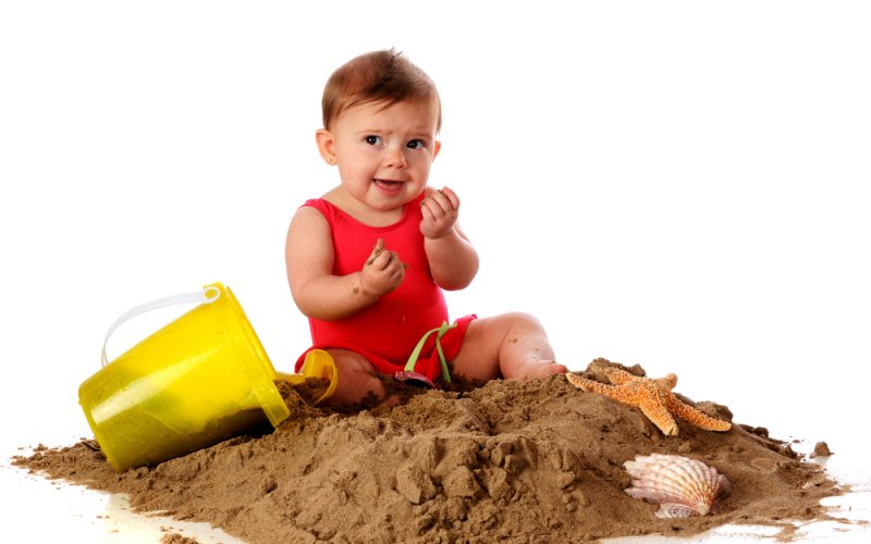 dijete na pijesku